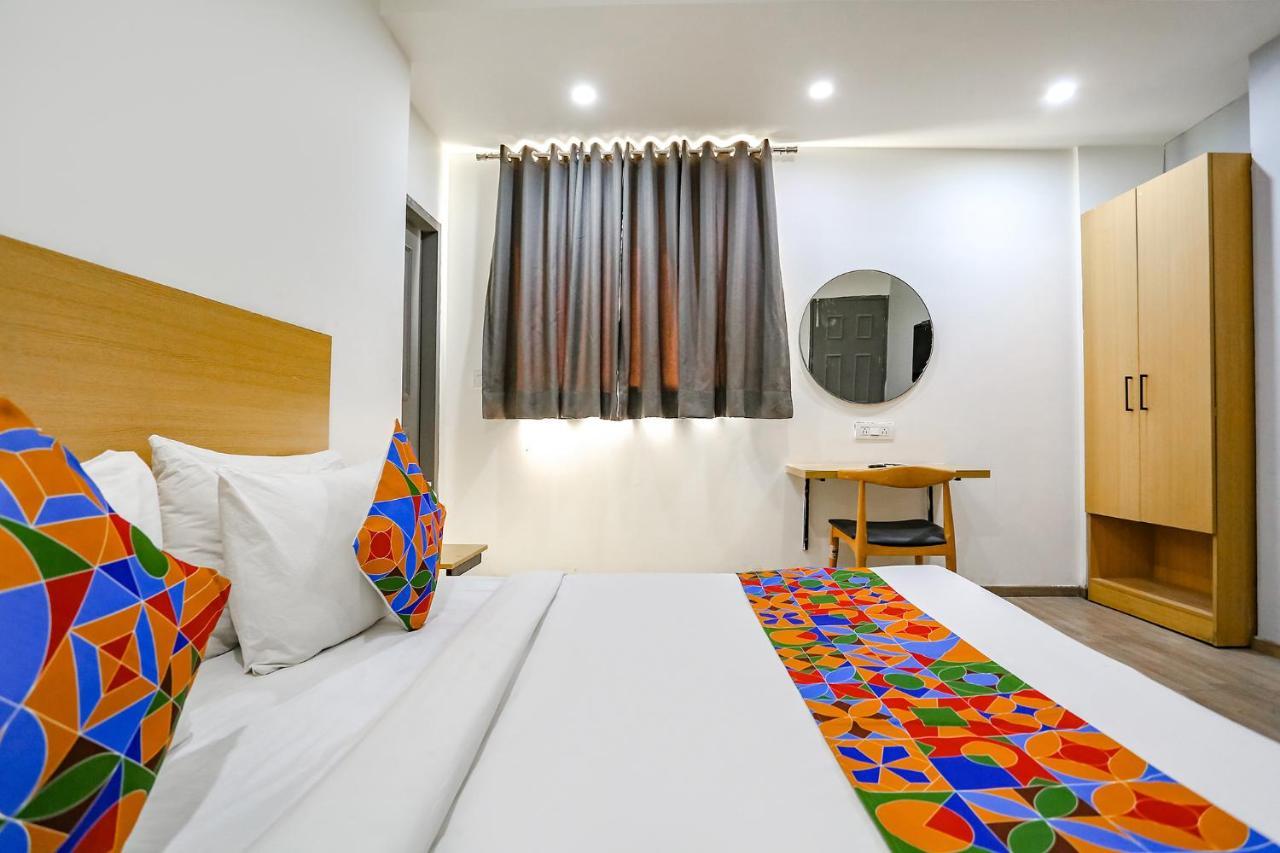Fabhotel Vat - Meera Bagh Dillí Exteriér fotografie