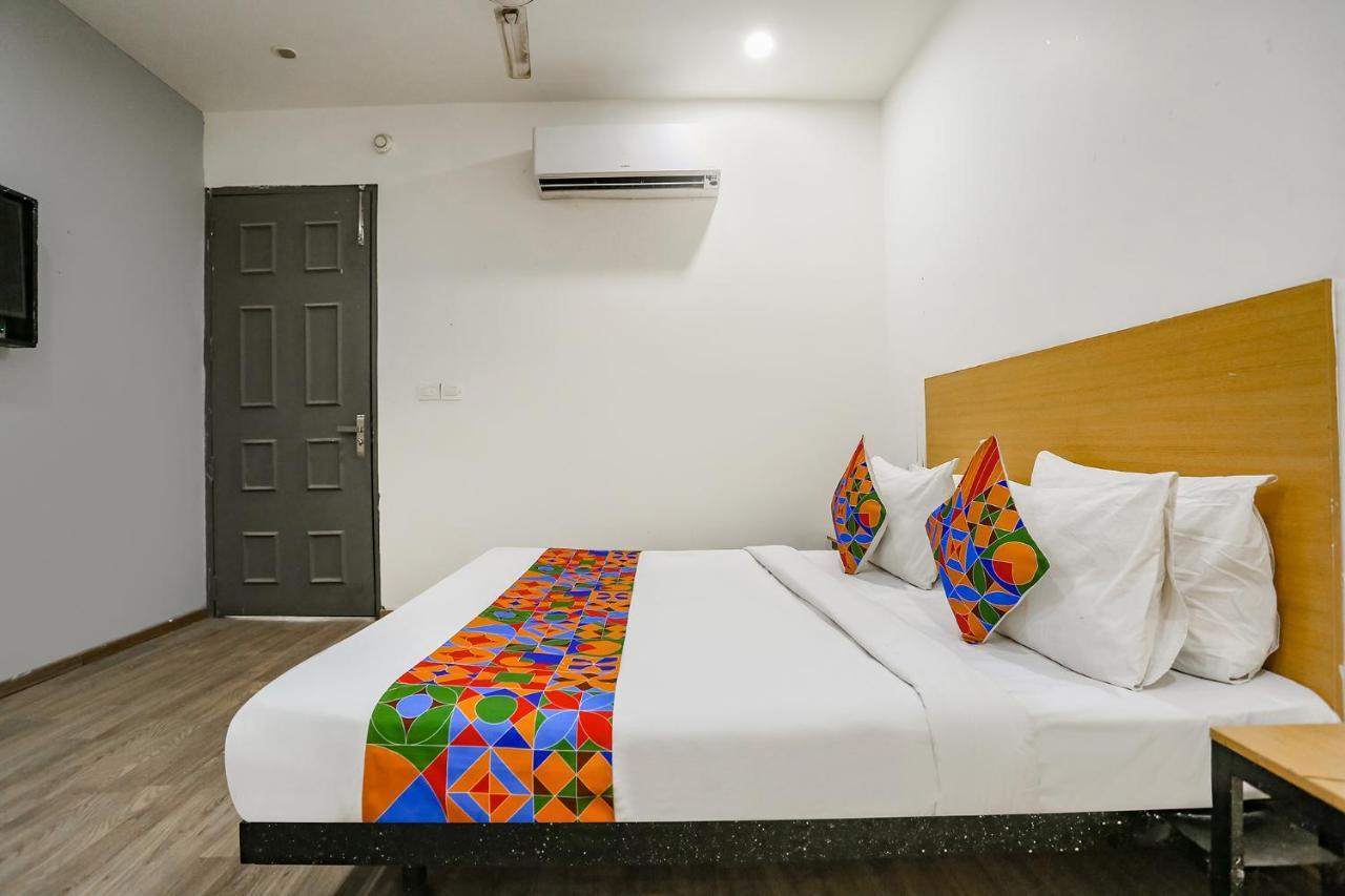Fabhotel Vat - Meera Bagh Dillí Exteriér fotografie