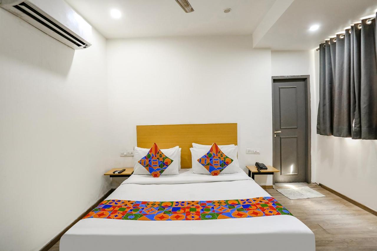 Fabhotel Vat - Meera Bagh Dillí Exteriér fotografie