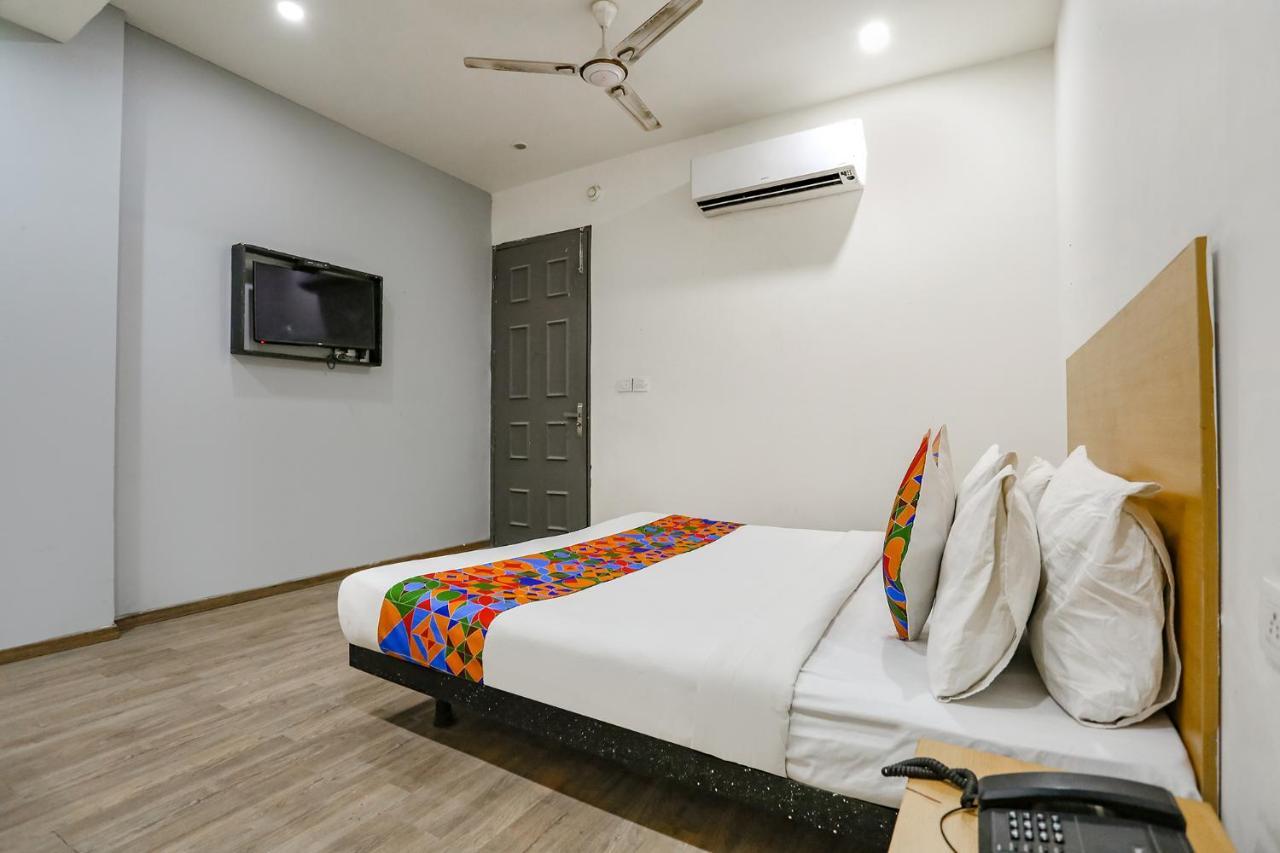 Fabhotel Vat - Meera Bagh Dillí Exteriér fotografie
