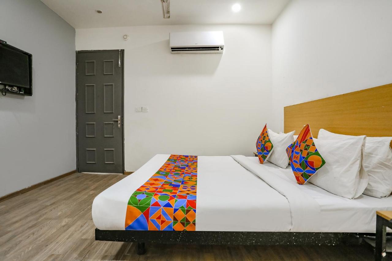 Fabhotel Vat - Meera Bagh Dillí Exteriér fotografie