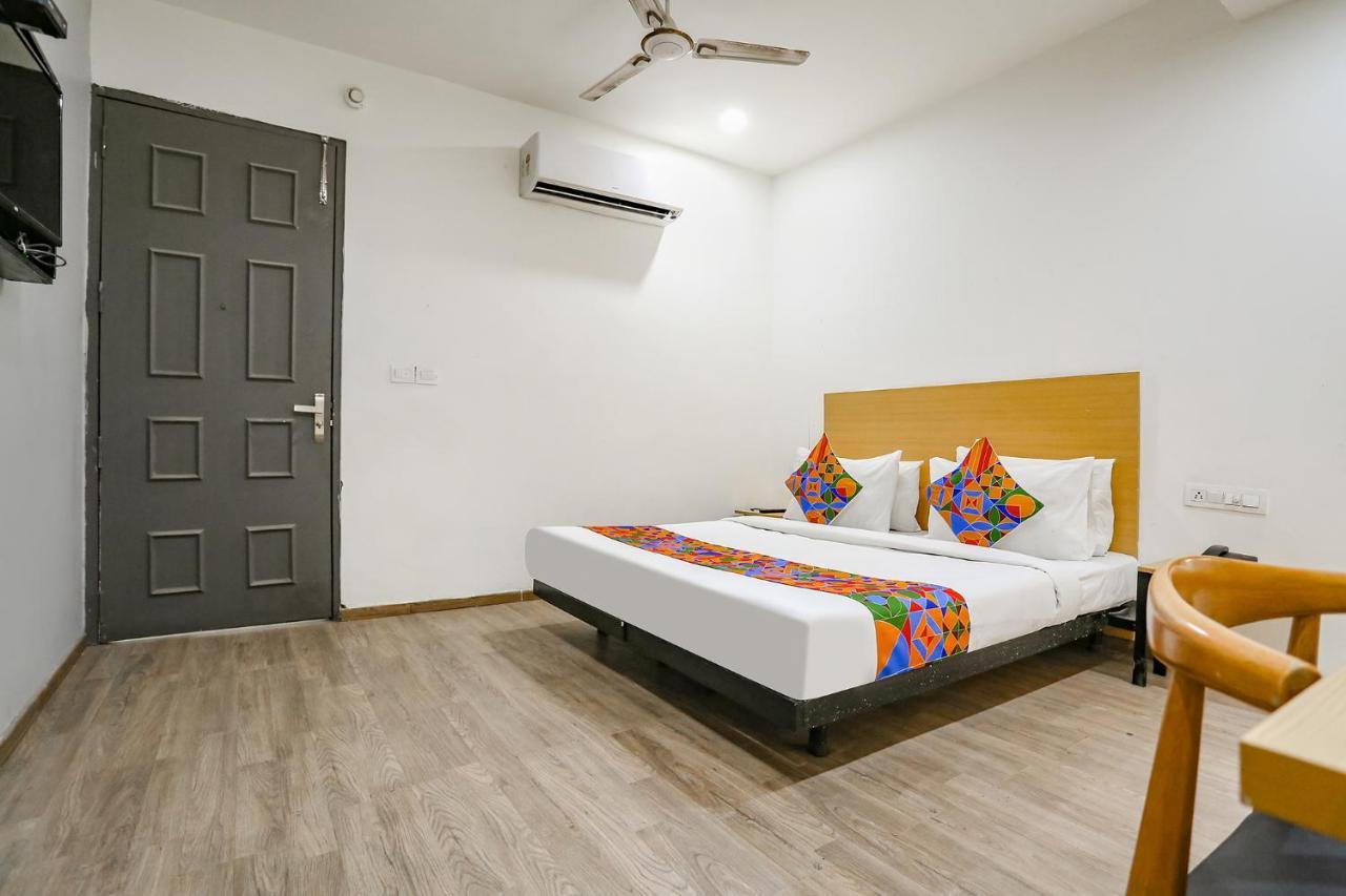 Fabhotel Vat - Meera Bagh Dillí Exteriér fotografie